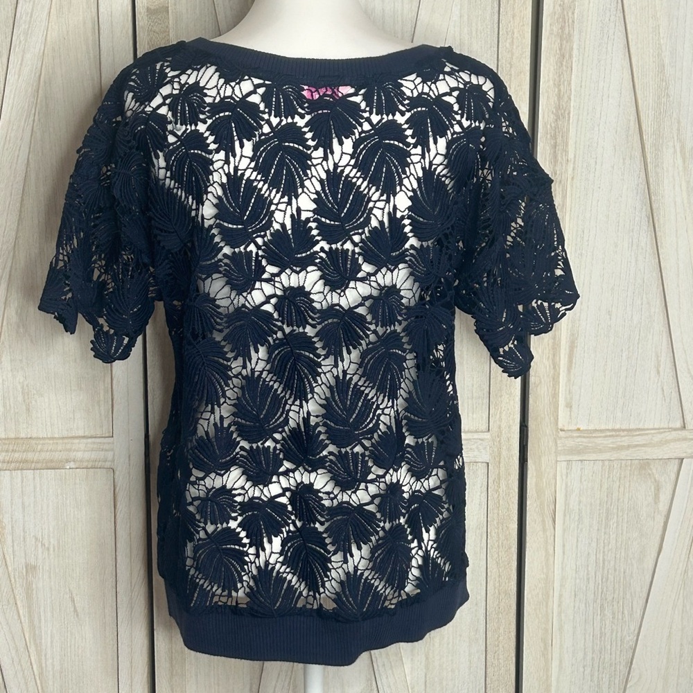 Lilly Pulitzer Navy Floral Lace Crochet Short-Sleeve Top EUC Sz S Coastal Granny - Picture 2 of 9